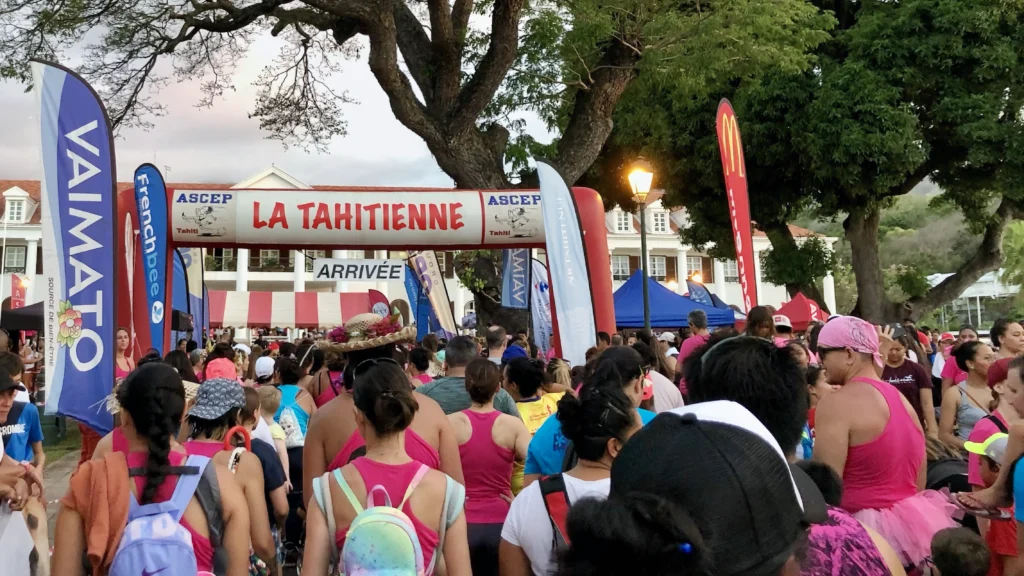 participation du lycée professionnel privé catholique don bosco tahiti à la course de la tahitienne pour l'octobre rose