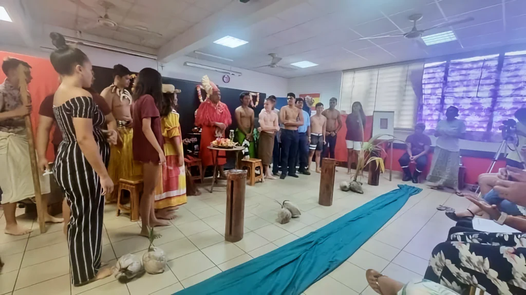 Atelier théâtral du club de théâtre des élèves du lycée professionnel privé privé catholique don Bosco Tahiti, en pleine représentation scénique